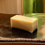 鮨 つぼみ - たまご
      まるで和のぷりんと言った感じの玉子なのです♪