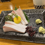 味のまる藤 - かぼすブリ刺身　歯応えと香りがたまらない