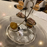 シャトー　ラ・パルム・ドール - ◉お料理の前のお楽しみ
      　　３種　白子ベニエ、ポークパテ、シューチーズ