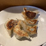 新中国料理 大三元 - 手作り焼きギョーザ(5個) 500円