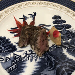 byebyeblues TOKYO - 本鮪タジャスカ種オリーブの包み焼き
      カポナータのジェラート添え