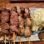 串焼たくま - 『カシラ』『豚バラニンニク』『豚バラシソ巻き』