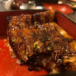 髙橋屋 - 山椒の実に閉じ込められていた香りが、
      ふわっと広がり…鰻重の香ばしい香りとマリアージュ♡