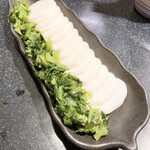 三酉屋 - 長芋スライスわさび菜添え528円