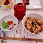 エピナール那須 - 食事：鮎飯　止椀：赤出汁　香の物：三種盛り