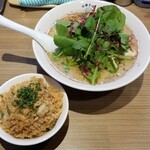 Rock’anDo - 鹿のポルチーニクリームフォアグラ添え＋スパイシートマトチキン