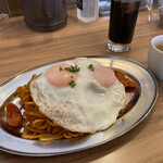 洋風食堂 ビーズキッチン - 目玉焼きナポリタンとアイスコーヒー