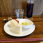 こはる日和 - 日替わりモーニングセットＢ400円 今日はツナマカロニサンド