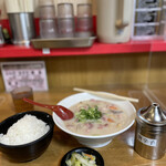 十八番 - かす汁定食の汁（大）と唐辛子