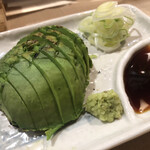 モツの朝立ち - アボカド炙り刺し