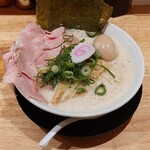 SUSURU - 鶏白湯ラーメン(大盛)、全部乗せ