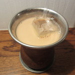 カフェ マメヒコ - 黒豆アイスオレ（無糖）　８９０円
