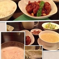 廣東料理 民生 ヒルトンプラザウエスト店 - 千円ランチは盛りだくさんでお得^_^。酢豚ランチ(ライス、酢豚、ホタテの炒め物、サラダ、スープ、メンマ、デザート、ジャスミン茶)