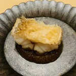 鮨 由う - ・甘鯛の松笠焼き 自家製玉葱ソースで