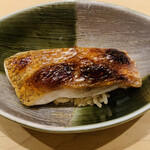 鮨 由う - ・長崎県対島産ノドグロ 紅瞳の焼物の小丼