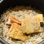 鮨 由う - ・太刀魚の竜田揚げと舞茸の土鍋ご飯1