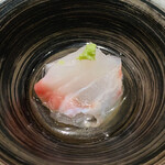 鮨 由う - ・愛媛県産クエ煎り酒で