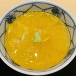 鮨 由う - ・鱈の白子の茶碗蒸し 菊花添え