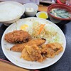 ごはんや - ミックスフライ定食。冷奴、お味噌汁、目玉焼きも付いています。