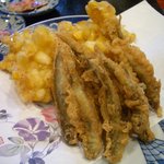 新和食 きくい - 稚鮎（たて酢でいただきます）とかんかん娘（トウモロコシ）の天ぷら