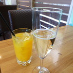 ロトンダ ナオ - オレンジジュースとスパークリングワイン