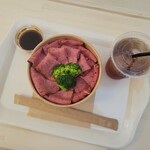 192701626 - ◆「ローストビーフ丼」◆「アイスティー」