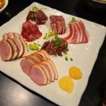 鶏喜鶏喜 秋葉原店 - レバ刺入り！生肉スペシャル盛り