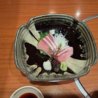 瀬里奈 本店 - 富山県氷見産の寒鰤のお刺身です。見た目、旨味、柔らかさ共に一級品の寒鰤でした。
