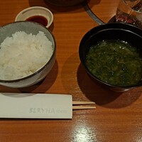 瀬里奈 本店 - 魚沼産コシヒカリご飯、お味噌汁です。