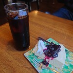喫茶 ライラック - 料理写真:アイスコーヒーとケーキ