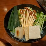 瀬里奈 - しゃぶしゃぶのお野菜です。新潟県産の山えのきなどの個性的な野菜が揃っています。