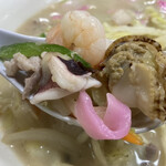 天天有 - エビ・イカ・貝柱・豚肉・キャベツ・タマネギ・ピーマン・キクラゲ・カマボコ！