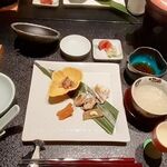 鳥越の宿　三楽園 - 前菜：旬菜五種盛, 蕪寿司,唐墨,クリームチーズ和え,ずいき海鼠,牛肉八幡巻, 鍋物：特選和牛と冬の幸