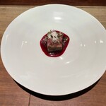 セルサルサーレ - 和歌山の熊野牛のイチボのロースト ビーツとフランボワーズとバターのソース 黒ニンニクのソース リコッタ・チーズ