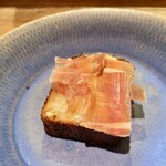 セルサルサーレ - サラダゴボウのサワード・ブレッド 味醂粕のバター 生ハムのオープン・サンド