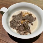 セルサルサーレ - 菊芋とブッラータ・チーズのスープ 黒トリュフ