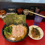 ラーメン 杉田家 - 中チャー海苔にマブシ。祐光での落胆は吹っ飛んだ