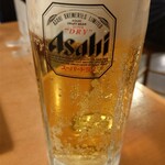 Sushi Izakaya Yataizushi - 女の子が作る4杯目の生ビール（泡は2層だしジョッキはあまり綺麗では無い）