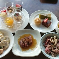 オリゾンテ - シーフードドリア、鶏肉のバロンティーヌ、本日の魚料理(鮭に変更)、牛肉の鉄板焼、牛肉のしゃぶしゃぶ、人参のポタージュ、開始40分で出たグラスデザート