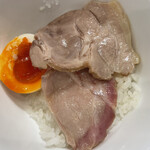 らぁ麺やまぐち - 半熟卵チャーシュー丼！！