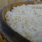餃子どん - ご当地の銘柄米「小田米」で炊いた麦飯