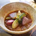 スパイスカフェ - 野菜カレー グレイビーは牡蠣カレーと同じもののよう。