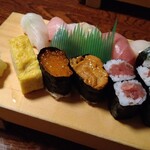 Sushi Tomi - にぎり7貫と巻き物と玉子焼き。