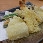 手打ち蕎麦 萱草庵 - 天ぷらの盛り合わせ