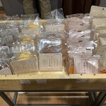 3COINS+plus - こちらは値引き表品のコーナーですヽ(*⌒▽⌒*)ﾉ