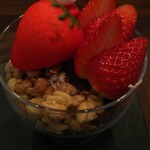 モンプチコションローズ - 左の大きい苺は特別なものです！