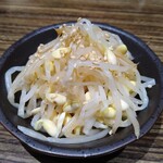 鉄板鍋づくし - お通しの豆もやし