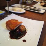 モンプチコションローズ - 薩摩地鶏のソテー　フォアグラ添え　赤ワインソース