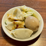 中華料理 福怡軒 - 水餃子、味玉、キャベツ