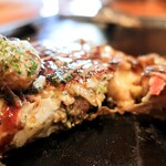 Okonomiyaki Tanto - 牡蠣は生地の中にも入ってます